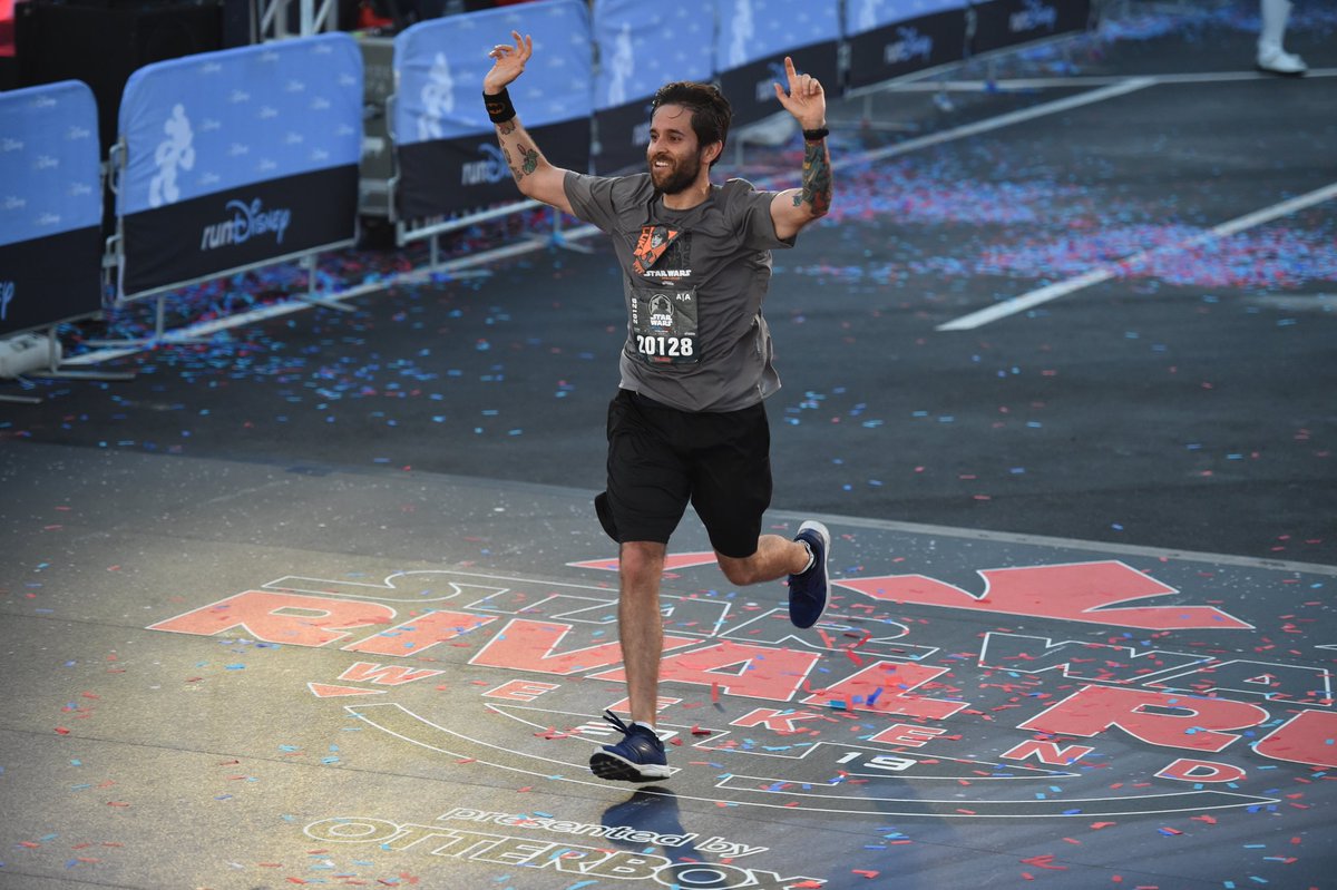 Sumercenator's tweet photo. La felicidad corriendo #RivalRunWeekend #kesselRunChallenge @runDisney https://t.co/IAU7cZX0BJ