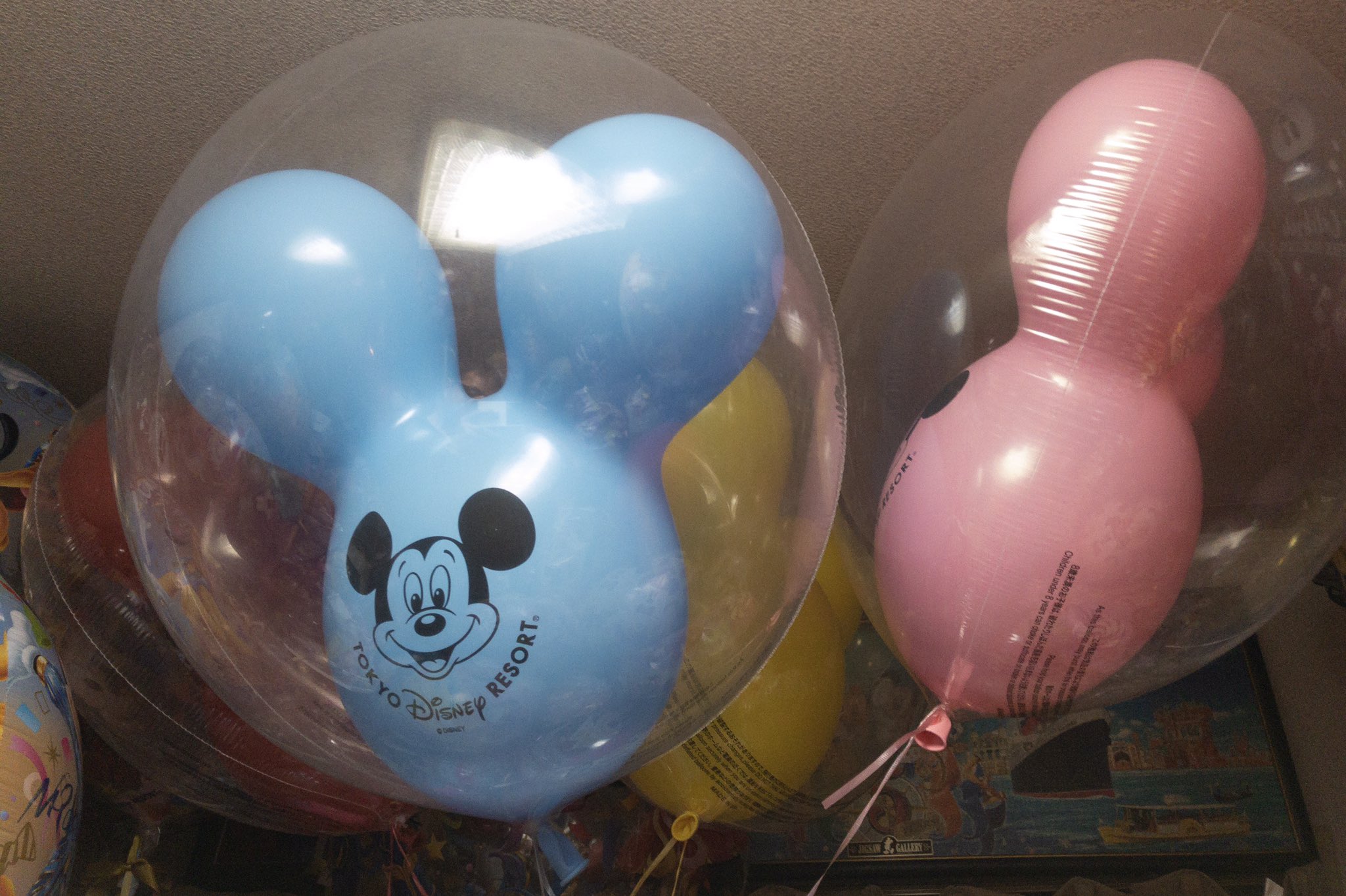 タラモ 4月15日に買っていたディズニーリゾートのバルーン 1週間以上経っても浮いてるし 内側のミッキーのゴム風船が形をとどめているのってすごいな 早く再販されるといいのですが T Co Luvbxtekpl Twitter