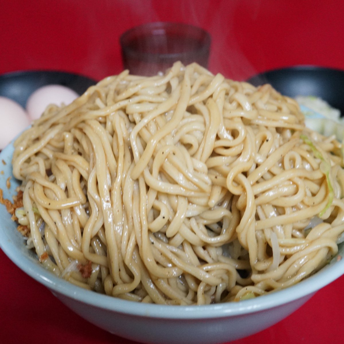 平成31年4月23日火曜日
ラーメン二郎中山駅前店
小ラーメンぶた5枚+ねぎ汁なし+鬼おろし柚子こしょうMIX+生卵+生卵 ニンニク 1090YEN
コレ、たまんなくウッメェ！ネギ香りウマ味凝縮したタレ、麺に絡んでとんでもねえウマさ！玉子落として神ウマぁ！興奮いよいよ極まり丼に顔突っ込んで貪った。
完食。