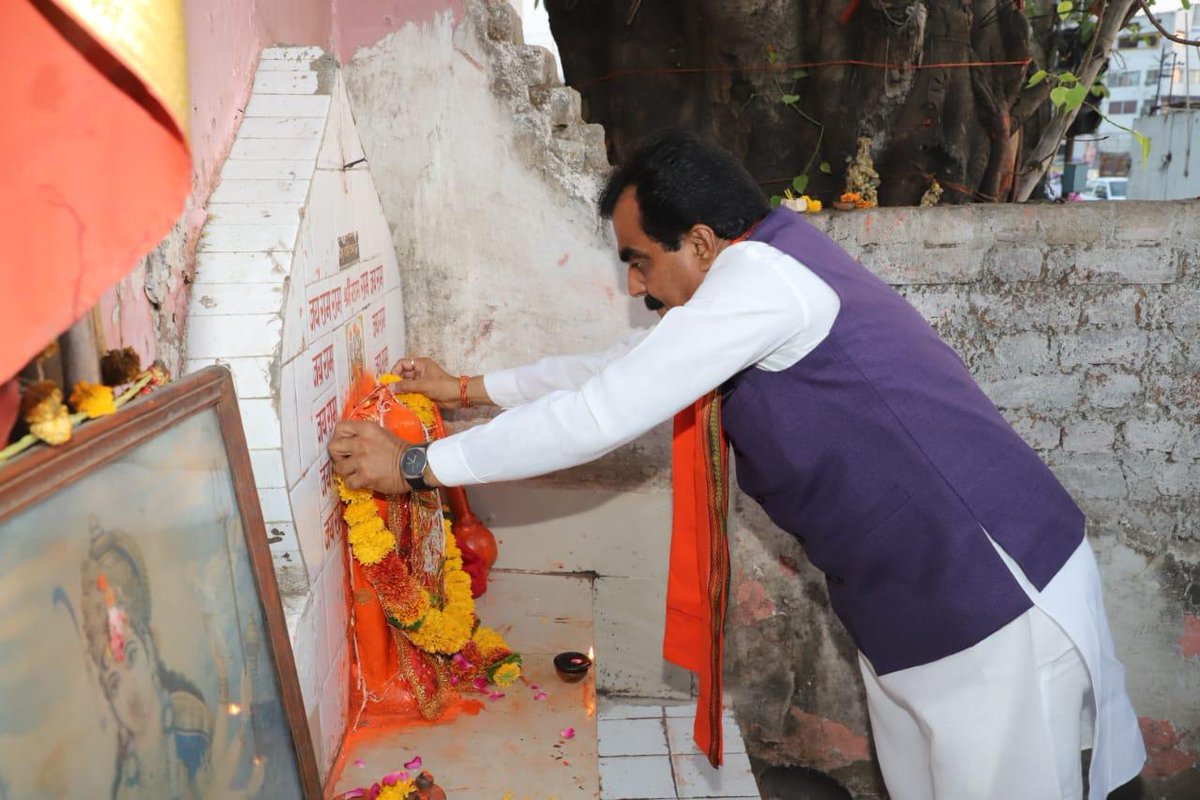 MPRakeshSingh's tweet photo. आज मदनमहल से जनसम्पर्क प्रारम्भ हुआ। क्षेत्रवासियों का अभूतपूर्व प्रेम व आशीर्वाद प्राप्त हुआ, इ�� हेतु मैं क्षेत्रवासियों का हृदय से आभारी हूँ। https://t.co/xZOzSnSPnI