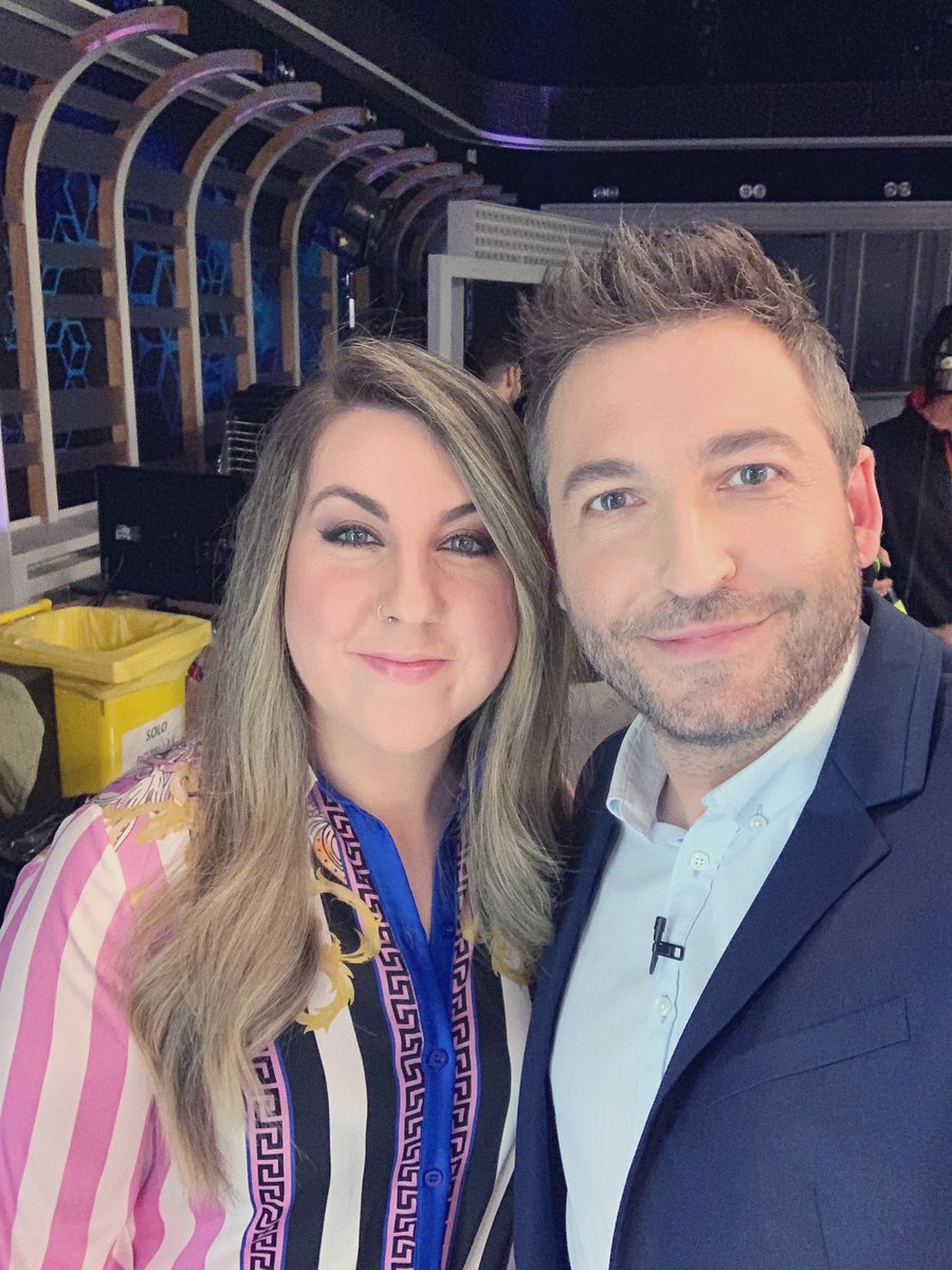 Frank_Blanco's tweet photo. Hoy tenemos chica nueva en la oficina, se llama Carolina Iglesias y es divina! #alomoderno
Bienvenida a #Zapeando1352 @percebesygrelos https://t.co/zkcHa2Y4rM