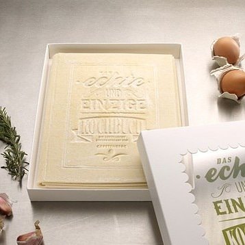 LaTuttoria's tweet photo. 📕Hoy es el #diainternacionaldellibro y os recomiendo un libro especial, porque es comestible.
🤩 O mejor acompáñanos, que nosotros te servimos nuestra #lasagna recién horneada, o te la llevamos a casa, ☎️958 80 42 34 ¡Y repite tantas veces como quieras!🍽️🍷 #restauranteitaliano https://t.co/NTJmF8I35D