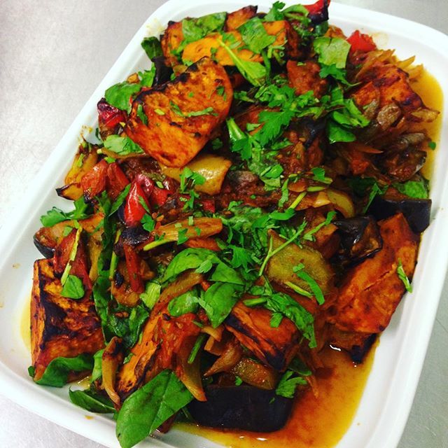 NoyoFood's tweet photo. Vegetarian Tava on the menu today

sweet potato, aubergine, peppers, tomato, baby spinach leaves, onion, parsley and spices

Already getting the thumbs up 
#greekcooking
#tava
#healthycooking
#fightfood
#vegetarianrecipes 
#veggie 
#veggieoptions 
#goodc… https://t.co/WRpa1sh10j https://t.co/IBfcZ3fuHM