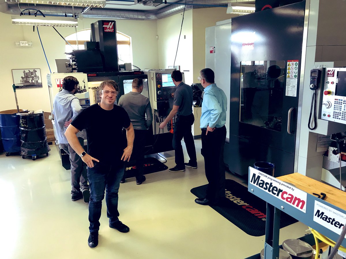 edgefactor_'s tweet photo. In the @Mastercam #machine shop with @grahamh00, Peter Mancini and @MikeFumagalli! #mill #milling @Haas_Automation https://t.co/mwAeRCa3UI