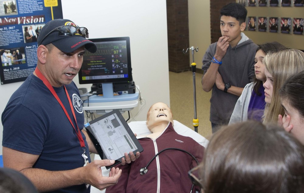 Naval Medical Forces Atlantic (@medlant) on Twitter photo NMC Camp Lejeune aims to brighten students’ futures with STEM Fair! #NavyMedicine #NavMedEast <a href="/NMCCLejeune/">Naval Medical Center Camp Lejeune</a>
dvidshub.net/news/319036/na… NMC Camp Lejeune aims to brighten students’ futures with STEM Fair! #NavyMedicine #NavMedEast <a href="/NMCCLejeune/">Naval Medical Center Camp Lejeune</a>
dvidshub.net/news/319036/na…