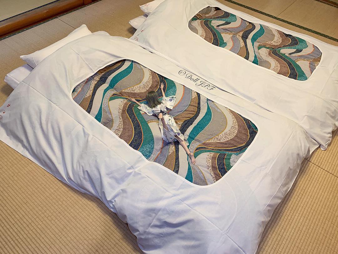 AndroidPDF's tweet photo. 愛ちゃん: わ！敷布団だ💨 (≧∀≦) .
Ai-chan: Wow! Futon 💨 (≧∀≦) .

#futon #japanesefuton #shikibuton 
#kaikeonsen #shogetsu #onsen #onsen♨️ #hotsprings 
#smartdoll #smartdollivory #dolljpf #smartdolllife #doll #dollphotography https://t.co/DQuALirodh