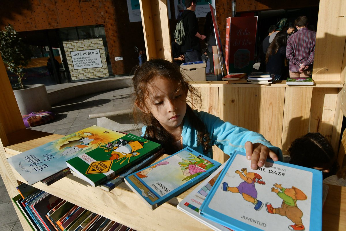 centroGAM's tweet image. ¡Hoy es el #DíaDelLibro! Y queremos que vengas a GAM a intercambiar ejemplares. Un maravilloso texto espera con ansias que te lo devores en el #LibroLibre&amp;gt;&amp;gt; ow.ly/nlq450rhzKL