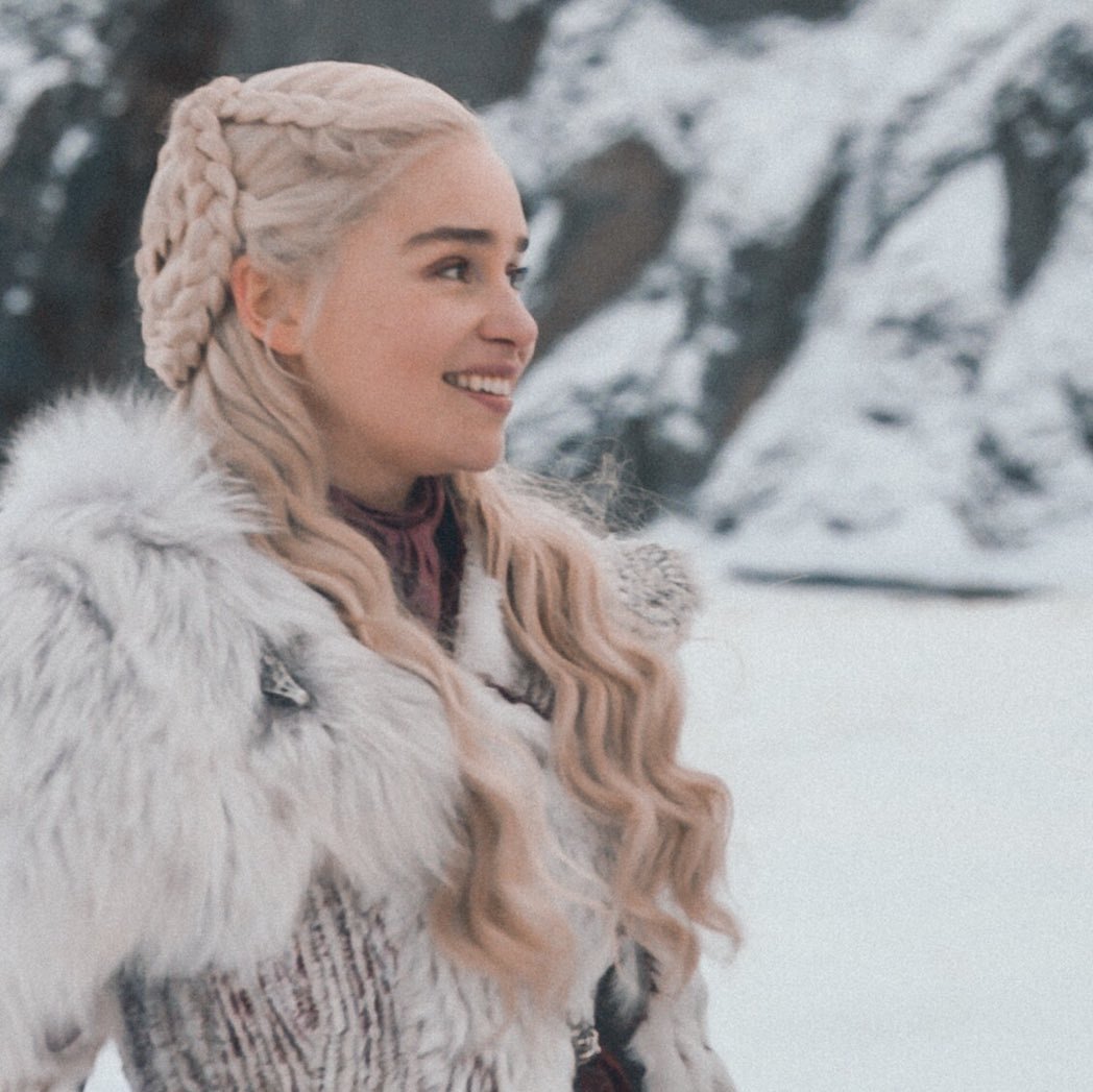 ThatCassianBat's tweet photo. Emilia Clarke è nata per interpretare #DaenerysTargaryen 
#GameofThrones #Got https://t.co/UHqD5tJPv6