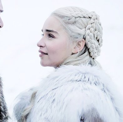 ThatCassianBat's tweet photo. Emilia Clarke è nata per interpretare #DaenerysTargaryen 
#GameofThrones #Got https://t.co/UHqD5tJPv6