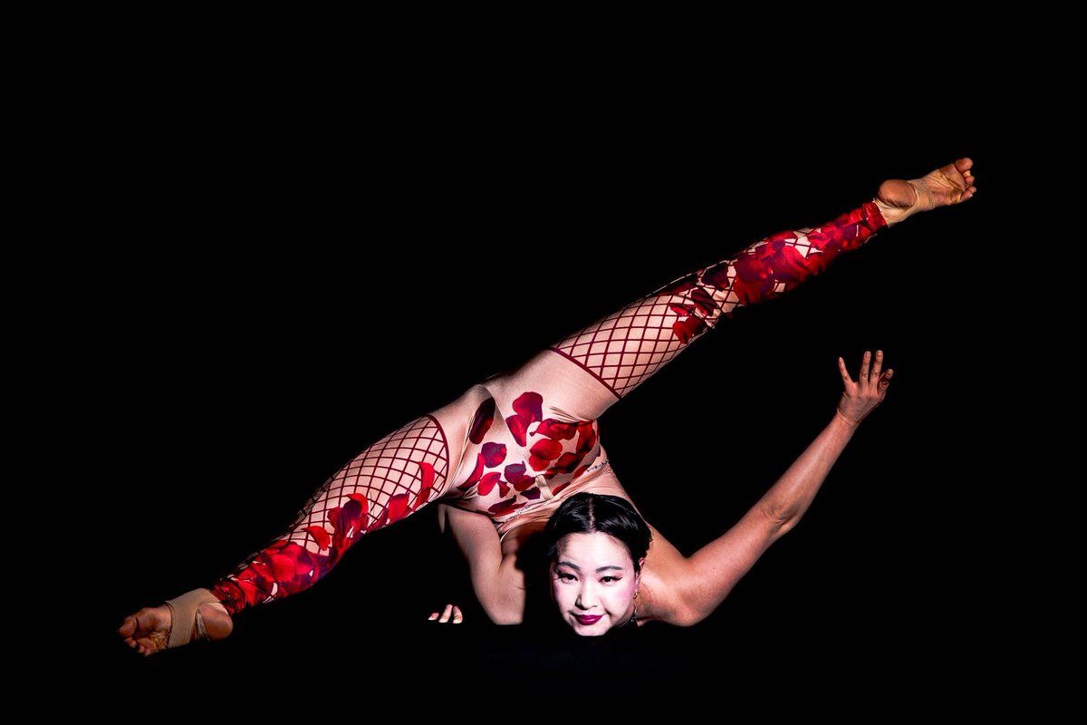 コントーショニストash 本日の身体の柔らかいボンビーガールは私コントーショニストのashでした 日本ではまだ珍しいコントーション 軟体芸 のパフォーマーです