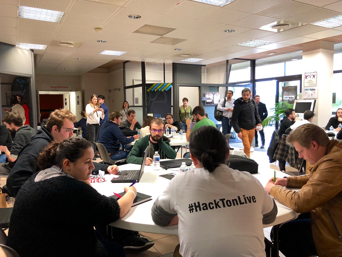 AlesMyriapolis's tweet photo. Début de la phase de créativité encadrée par Michel Ferlut de l’@IMTMinesAles 🧠💡#HackTonLive https://t.co/etvVZYpUM3