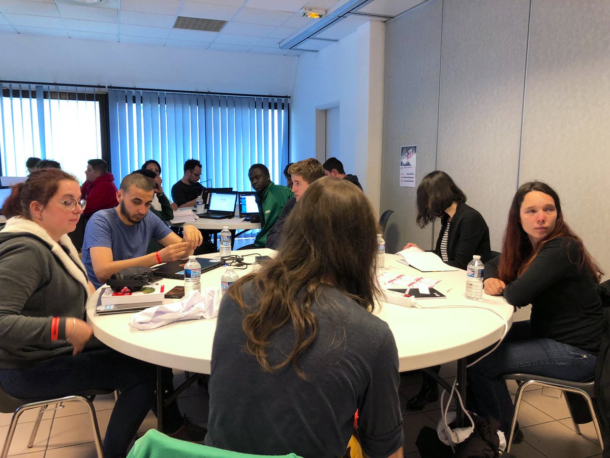 AlesMyriapolis's tweet photo. Début de la phase de créativité encadrée par Michel Ferlut de l’@IMTMinesAles 🧠💡#HackTonLive https://t.co/etvVZYpUM3