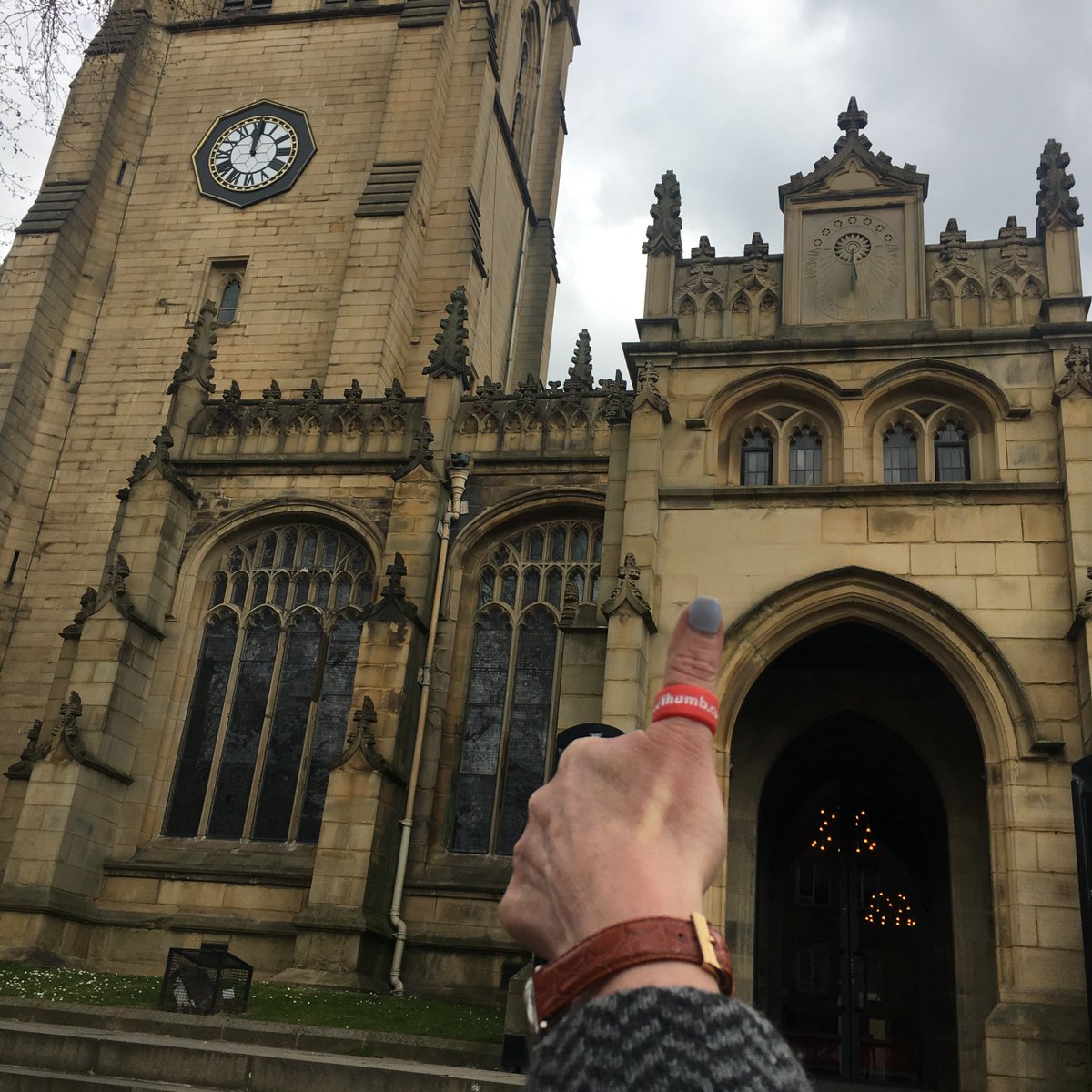 roadvictims's tweet photo. We are supporting #MyRedThumb, when driving just concentrate on driving, it needs your full attention!! #distractiondriving #Wakefield #wakefieldcathedral #scardhq #putyourphoneaway #notworthit #TuesdayThoughts https://t.co/jhouqtWyZU