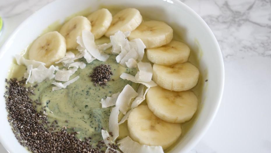 This Avo-Matcha smoothie bowl provides the most delicious mid morning pick me up.