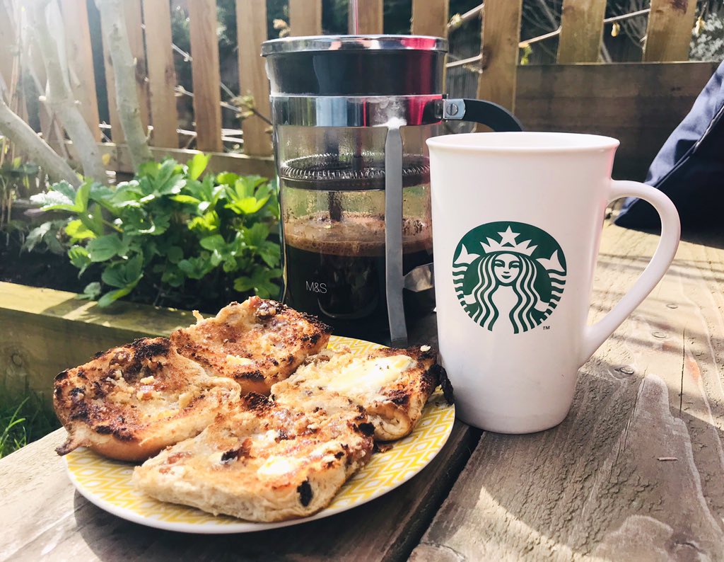 ktjanesmith7's tweet photo. A bit late to the party this year on the whole Hot Cross Buns front...but now is the time...πβοΈ
#breakfastonthebench #lashingsofbutter #coffee #sunshine #gardentime #citygarden #andrelax #chilltime https://t.co/Eu0hudG9ON