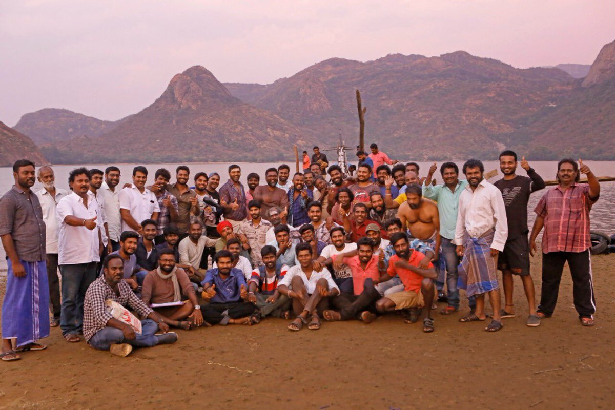 spiceofi's tweet photo. .arya_offl's #Magamuni wraps up the shoot
#MagamuniWrapsUp
#SanthaKumar kegvraja Mahima_Nambiar Actress_Indhuja MusicThaman #ArunBathmanaban editorsabu StudioGreen2 proyuvraaj https://t.co/e5ZjzinFBx