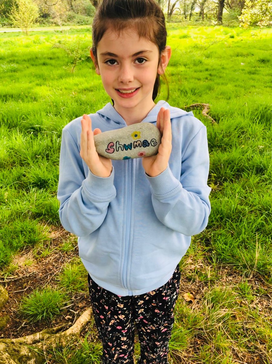 jules30's tweet photo. ⁦@GriffMillbank⁩ ⁦@MillbankPrimary⁩ #millbankrocks Look what we found and then hid it again! https://t.co/VHt0VrVyOp