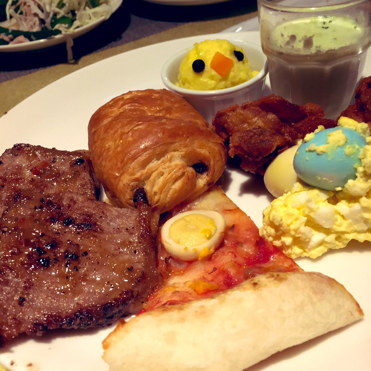 lilyensOfficial's tweet photo. I ate sweets and meals yesterday.
but,only sweets forgot to take pic.
bunny's so cute💗
#Easter #buffetlunch #cheapanddelicious 🐤🥚🐰 https://t.co/a9crEay6Kk