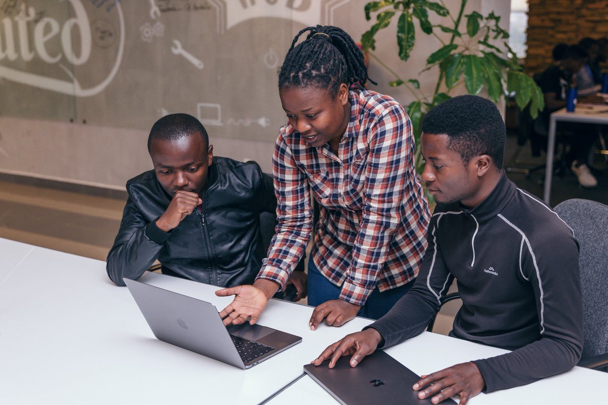 AndelaRwanda's tweet photo. She started looking for opportunities in software development and stumbled upon @Andela_Kigali
She was intrigued by the application process at Andela as she was able to test herself and even gauge her skill proficiency in software engineering.
#AndelaTechTuesday https://t.co/rvtqiebUVK