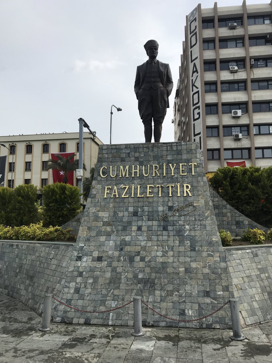 Bornova Doğa Koleji olarak Bornova İlçe Milli Eğitim Müdürlüğü çelenk sunma törenine katıldık🇹🇷 #23NisanUlusalEgemenlikveÇocukBayramı #23NisanCocukBayramı <a href="/DogaOkullari/">Doğa Koleji</a> <a href="/melih83official/">Melih T.</a> <a href="/KvancBarlas/">Kıvanç Barlas 🇹🇷</a> <a href="/SecilKmc/">Seçilİzer</a> <a href="/ZeynepAlpasla18/">Adszeynep6</a>