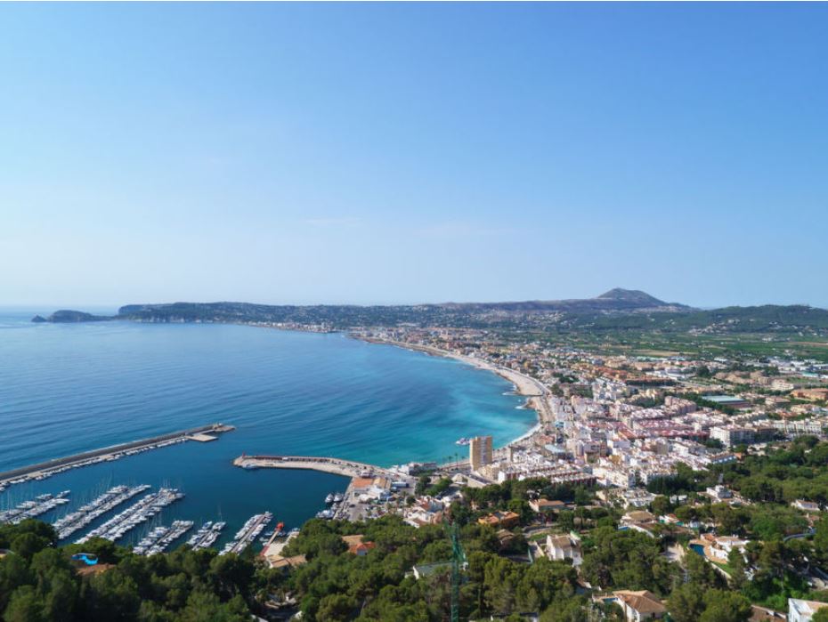 villasdirectcom's tweet photo. Some great views from one of our favourite villas in Javea, #Costablanca Las Nubes is built on a cliff overlooking Javea, and has a super-modern, spacious feel to it! #villasdirect #dreamvilla https://t.co/V19ahQGEp1