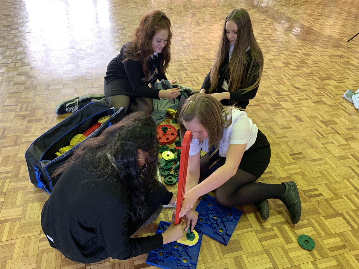 KHSScience's tweet photo. Welcome to our friends from @EngagementRaf, @STEMfifecollege and @EarlyCareersSky for our s3 “Speedy STEAM” today! #legendsofsteam https://t.co/8m8yre85tJ
