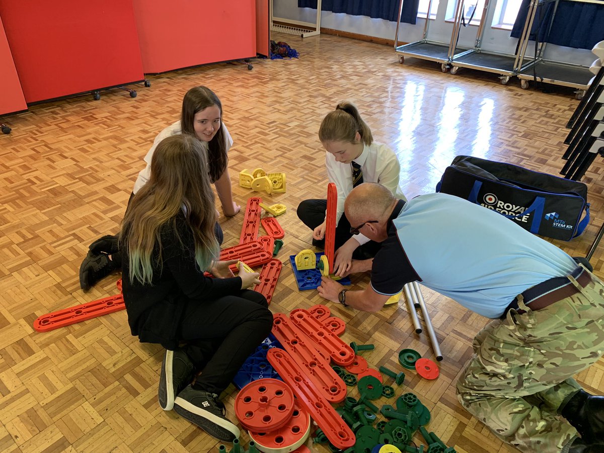 KHSScience's tweet photo. Welcome to our friends from @EngagementRaf, @STEMfifecollege and @EarlyCareersSky for our s3 “Speedy STEAM” today! #legendsofsteam https://t.co/8m8yre85tJ