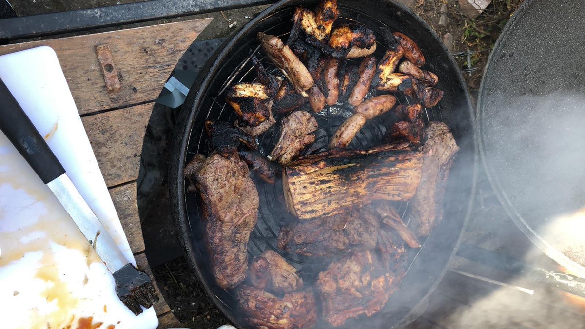 mattsrecruiter's tweet photo. So who else took advantage of the bbq weather?
4 days off , 4 bbqs .
What amazing weather. #itsthesun #food #ukproduce https://t.co/y1pGJ2waq6
