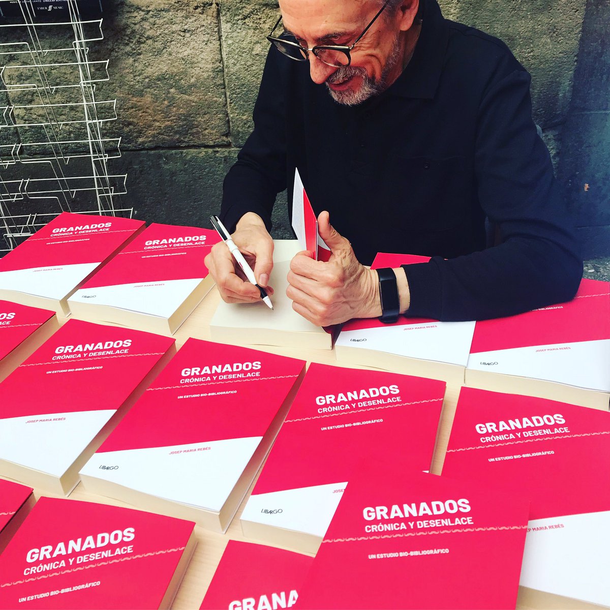 mariajangles's tweet photo. Primera parada del matí a @CasaBeethoven per saludar al meu estimat @JMRebes 

Emocionada per tenir signat i dedicat  el seu llibre #GranadosCrónicaYDesenlace @libargo https://t.co/SigjYXxyWq