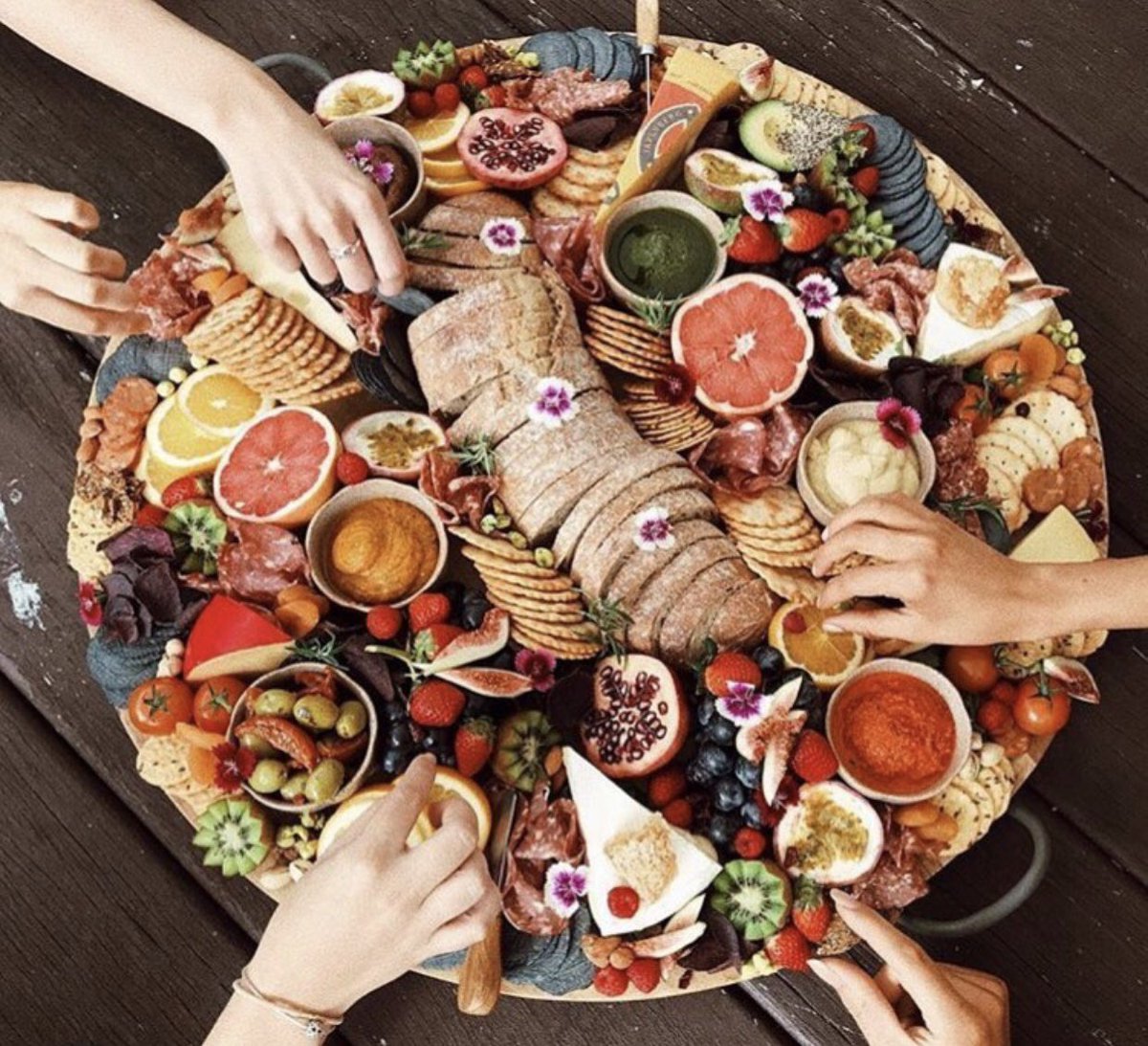 e77eatwise's tweet photo. How we want to dig into the Easter Holidays! We wish everyone happy weekends full of joy and delicious food!
E77 - not for all of us, but for each of us 
#e77 #eatwise #healthy #food #chopt #findcookeat https://t.co/nUIX4xreB9