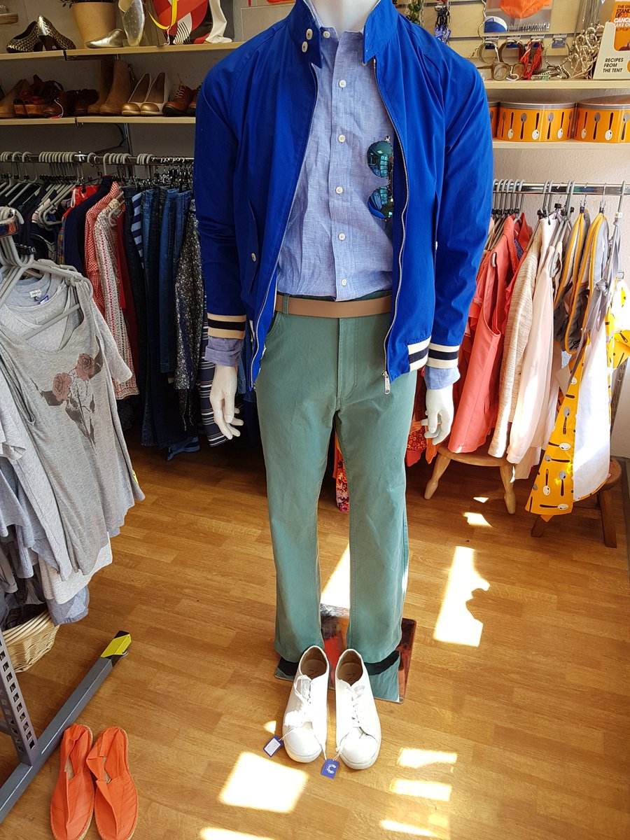 CRUKHighgate's tweet photo. #BurntOrange Is Fashion’s ‘It’ Color of 2019. Here's how to wear it. #Cashmere vests #Mackintosh jacket #Linenshirt #Cos #pleated skirt #donatedstock https://t.co/J1JCIOGFfG