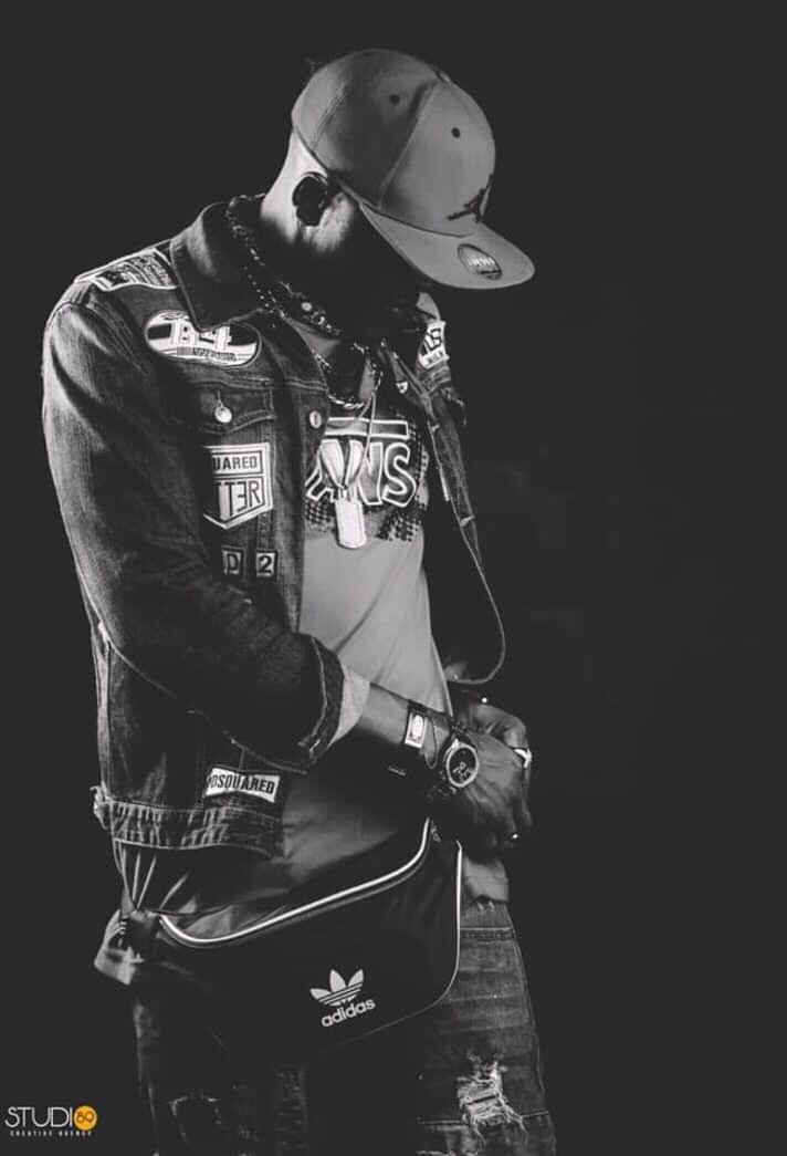 TheNwa_Pride's tweet photo. Lui, c'est l'artiste Camerounais @iambunpot signé sur le label de Musique #OvadozeNation. Bun Pot announce la sortie de son 3ème single intitulé #Hoha
Clique 👍 plus bas pour l'encourager 👏 https://t.co/QK8QmpcVUT