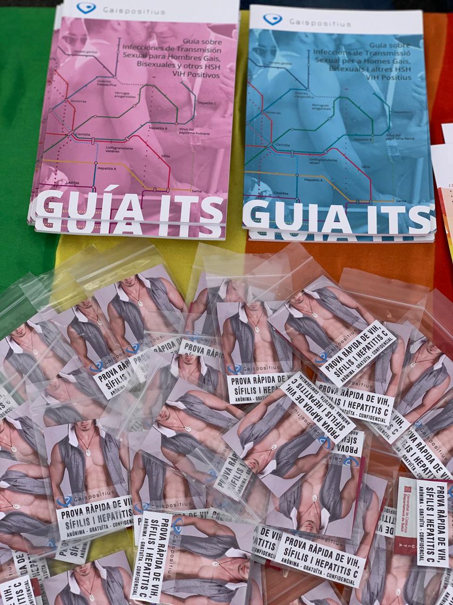 GAISPOSITIUS's tweet photo. Avui estem a la #Petonada2019 a Plaça Universitat. #SantJordi #LGTBI https://t.co/3vwYTu2mvt