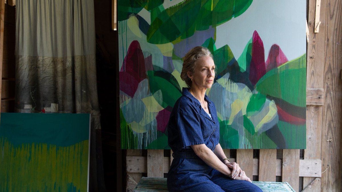 BitterSouth's tweet photo. What does our brain (and our heart) take in when we look at art? Writer @HarrisonKey visits with Savannah artist @katherinesandoz, who helps us see what’s right in front of us, even if it’s invisible. (Images by @kaylinng) https://t.co/UAu0vAXPEb https://t.co/q16ud6z9MS