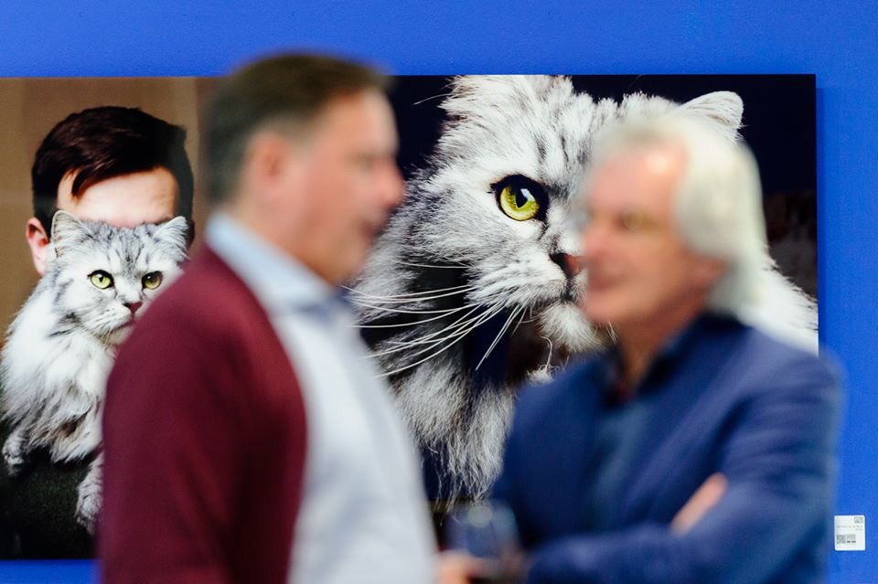 RT museumhilversum: In de collectie van de prachtige expositie 'Door de ogen van' vind je oa werken van Raymond Rutting, Micky Hoogendijk, Carla Kogelman, Bas Losekoot, Erik Kessels en Jan Dirk van der Burg. Kijk hier naar de collectie via Catawiki. Bied…