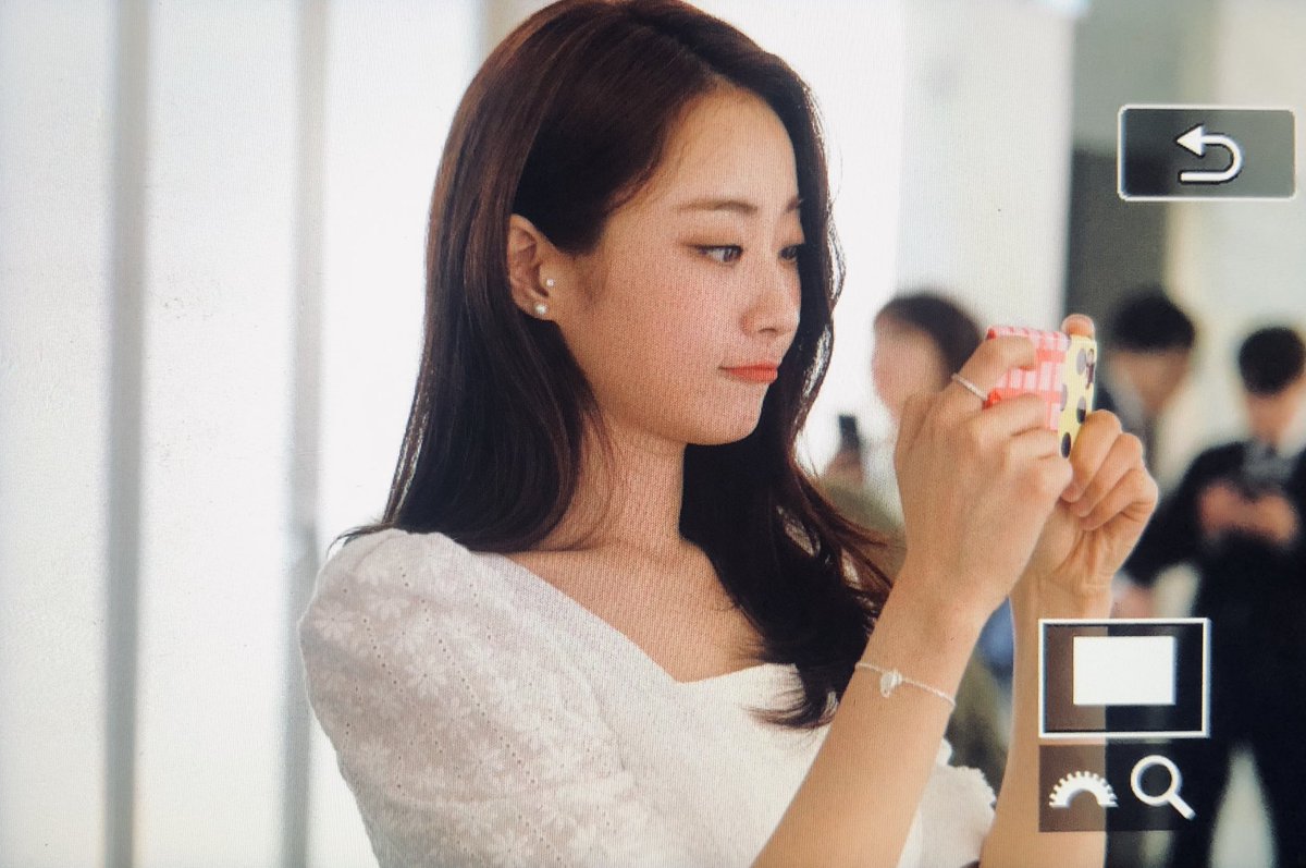 iceicebaby_kr's tweet photo. 190423 Always be ___. 전시회 경리(@ICE_Gang) 프리뷰2 https://t.co/mmUjkhZOft