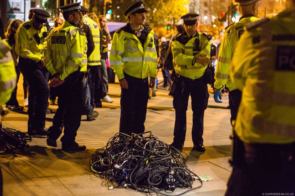 Ah mate, we've all rushed a tech pack down then looked into the deep firy pit of spaghetti wire hell. Don't envy you! #techprobs - post police removal of sound system from <a href="/extinctionR/">Extinction Rebellion Global</a> at #MarbleArch last night - #ExtinctionRebellion