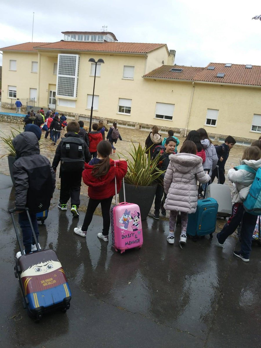 ColegioJoyfe's tweet photo. Nuestr@s chic@s de tercero y cuarto llegando a Inmersión lingüística en Talamanca de Jarama.

#Joyfe19 #Inmersión #TalamancaDelJarama https://t.co/JGG8DrTaYW
