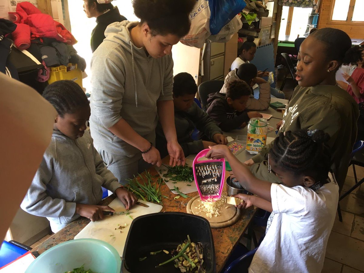 #Natureclub turned into nature’s kitchen over Easter with a ton of harvesting that led to them cooking up some delicious meals for all 🌱🌿🍛@CityBridgeTrust #environmentalplay #HealthyEating