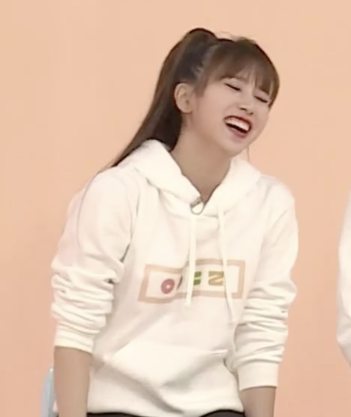 choutzuyu99's tweet image. Tzuyu: fancy YOUUUᵘᵘᵘᵘᵘᵘᵘ
Mina: