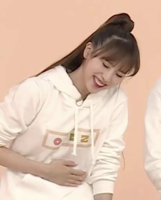 choutzuyu99's tweet image. Tzuyu: fancy YOUUUᵘᵘᵘᵘᵘᵘᵘ
Mina: