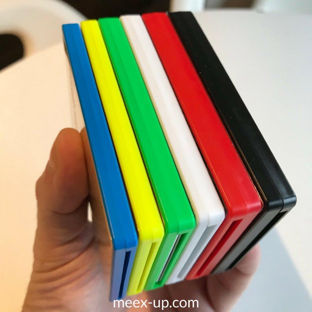 Les boîtiers plastique de nos porte-cartes existent en 6 couleurs : bleu, jaune, vert, blanc, rouge et noir.

➡️ amzn.to/2IT7cxL
👉meex-up.com

Existe en 2, 4 ou 6 cartes.

#portecartes #cardholder #portemonnee #wallet #antipiratage  #antiRFID #madeinFrance 🇫🇷