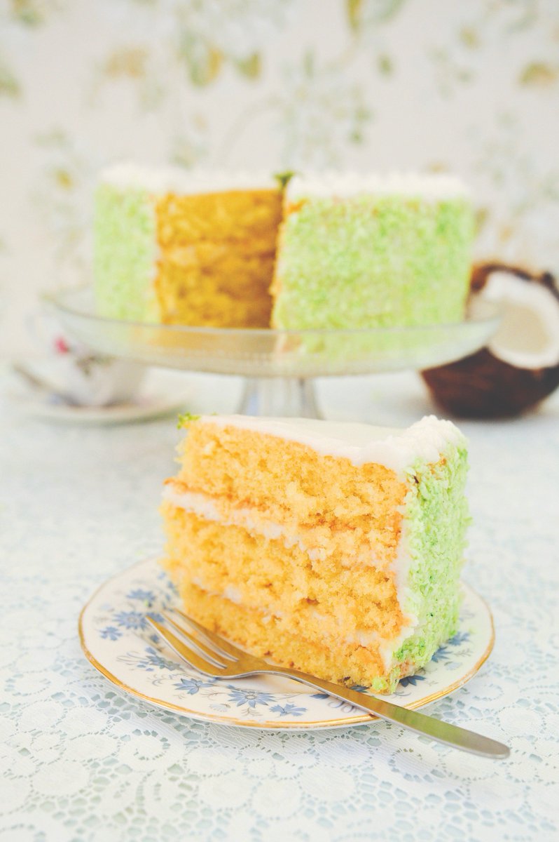 Happy #WorldBookNight! 📚 Whatever you're reading tonight, we think a slice of yummy cake will be the perfect accompaniment. This gorgeous Lime and Coconut Cake is from our brand new title 'The Little Book of Cakes &amp; Bakes'! 🍰 <a href="/WorldBookNight/">World Book Night UK</a> <a href="/Tiffin_teahouse/">Tiffin</a>