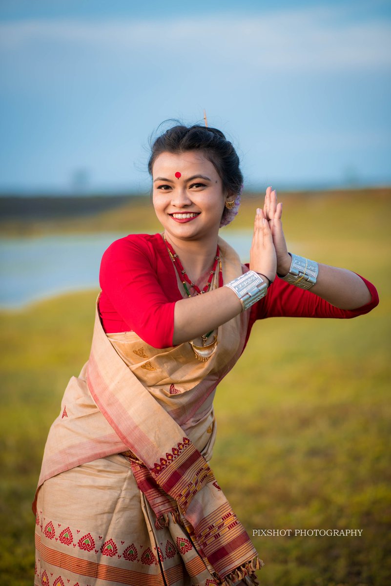 dmousumim's tweet photo. ৰঙীলী 🏵🌿
#rangali #bihu #tradition #Assam #photoshoot https://t.co/Stkz3uuCqH