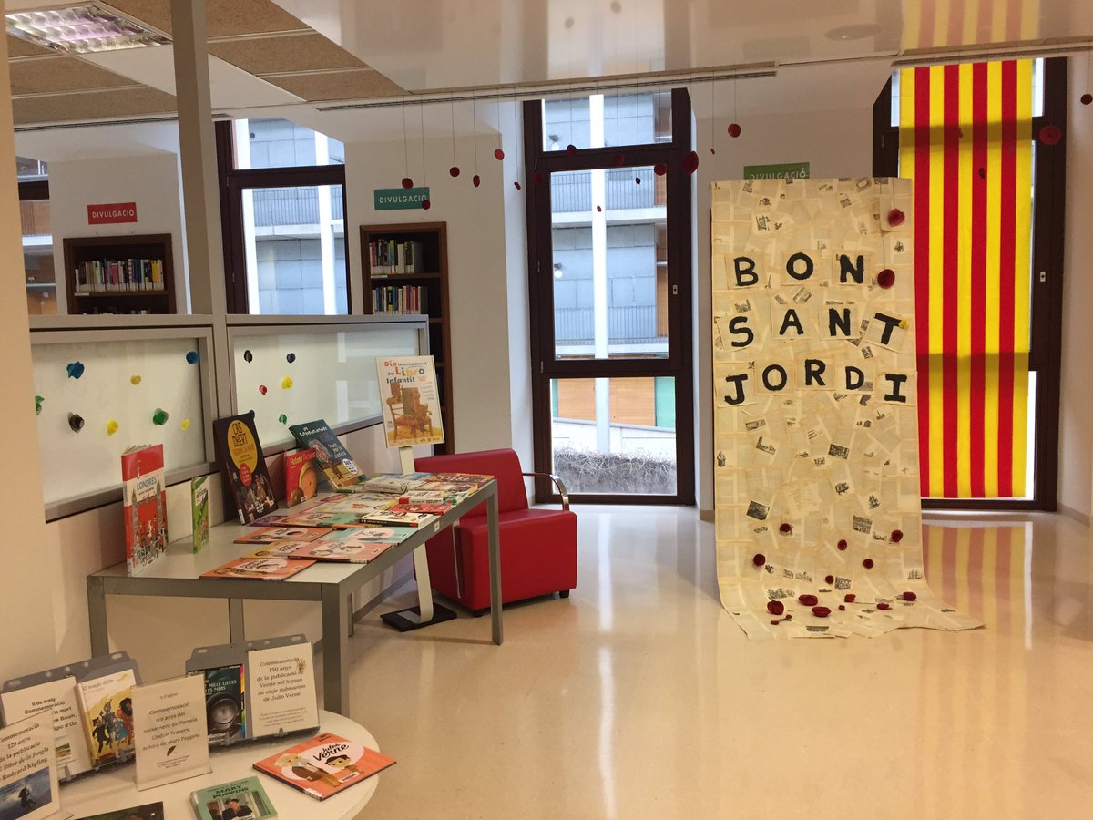 Bona Diada de #SantJordi2019 #SantJordiURV