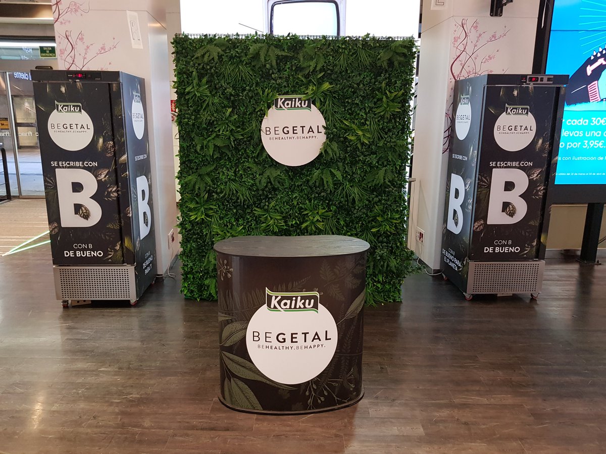 JJproProduccion's tweet image. La semana pasada preparamos para PS21 un sampling de Kaiku Begetal: jardines verticales, mobiliario customizado al completo, azafatos/as, uniformes… y muy buen ambiente. ¡Gustazo haberlo podido realizar! #sampling #producción #BeHealthy #BeHappy