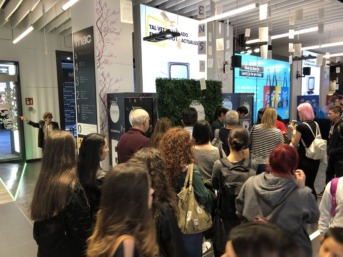 JJproProduccion's tweet image. La semana pasada preparamos para PS21 un sampling de Kaiku Begetal: jardines verticales, mobiliario customizado al completo, azafatos/as, uniformes… y muy buen ambiente. ¡Gustazo haberlo podido realizar! #sampling #producción #BeHealthy #BeHappy