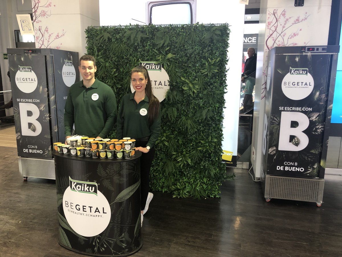 JJproProduccion's tweet image. La semana pasada preparamos para PS21 un sampling de Kaiku Begetal: jardines verticales, mobiliario customizado al completo, azafatos/as, uniformes… y muy buen ambiente. ¡Gustazo haberlo podido realizar! #sampling #producción #BeHealthy #BeHappy