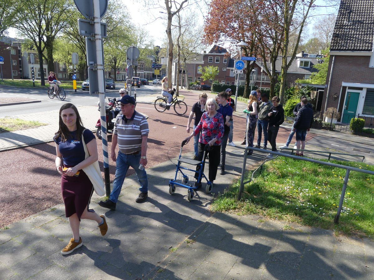 DockKarlijn's tweet photo. Nog aan het nagenieten van afgelopen vrijdag! Jongeren en ouderen ontmoeten elkaar in Buurtcentrum @Sterrenzicht.  #verbinden #ontmoeten @SamenOost  @DOCKUtrecht @JoU_BNO @UtrechtOost @BuurtteamOost #dockindebuurt @SamenindeStad https://t.co/6qzzJtT0S3