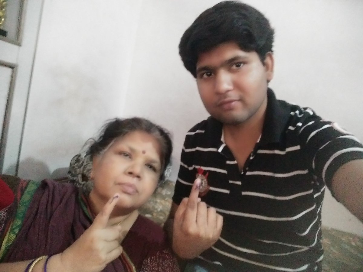 Rmj078's tweet photo. #i_voted
#Get_inked 
#NationFirstVotingMust
मैं तो अपनी राष्ट्रभूमि का वंदन करके आया हूँ ,
जिसने सम्मान दिया सेना और किसानों को,
मैं उस भारत माँ के लाल का अभिनन्दन करके आया हूँ ।। https://t.co/8M7p04H4KP